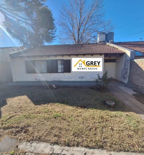 SE VENDE TERRENO CON PROPIEDAD A REFACCIONAR O DEMOLER. EXCELENTE UBICACIÓN A METROS DEL CENTRO ALLEN. R.N.